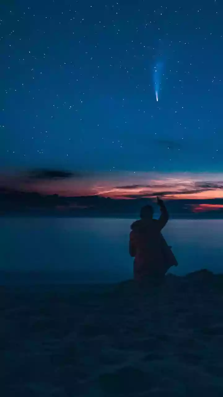 Aquarius Daily Forecast: May 7, 2026 - Embrace the Unexpected & Harness Your Charm!