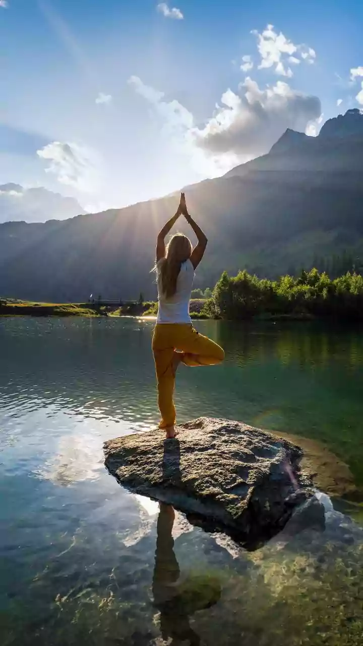 Inside Floating Yoga on Water: the Balance Challenge of an Unstable Surface