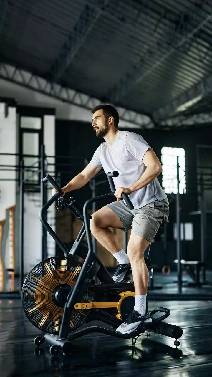 A Large Review Compares Group Classes With Individual Training