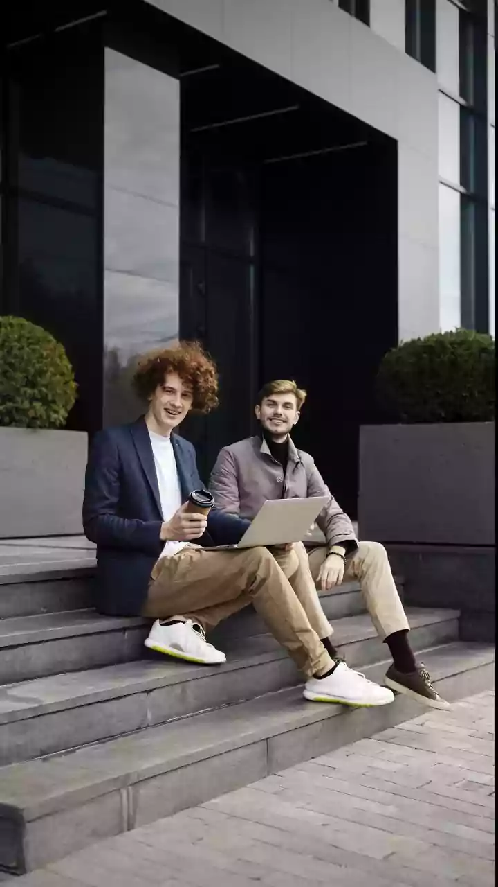 AI Side Businesses Are Attracting Young Professionals