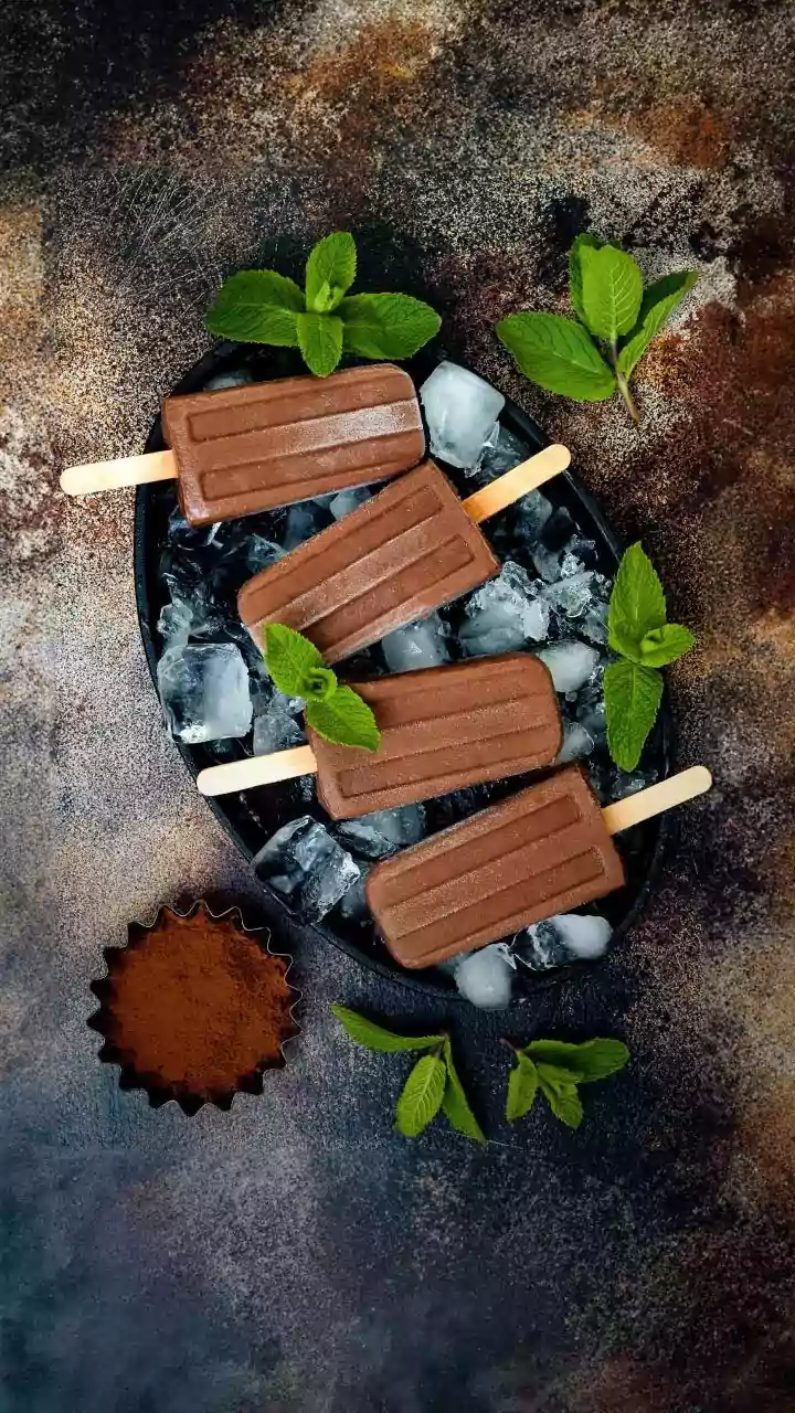 Sorvete de chocolate pá-pum! Veja como preparar a sobremesa com menos de 5 ingredientes