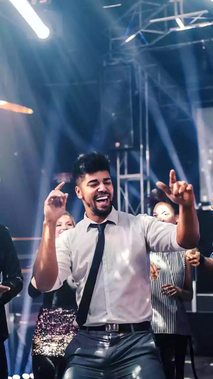 ‘Pehle Ex-Corporate Tha Kya?’ DJ Plays Microsoft Teams Ringtone With Malik Galti Ho Gayi Meme At Office Party