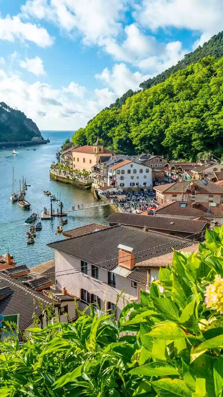 Spanish Tourist Attractions Under Scrutiny: Focus On Seasonal Crowding