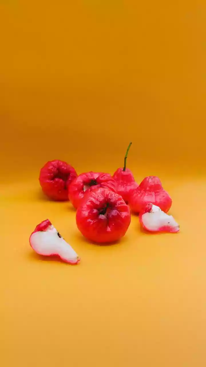 6 Natural Ways to Clean Wax From Your Apples