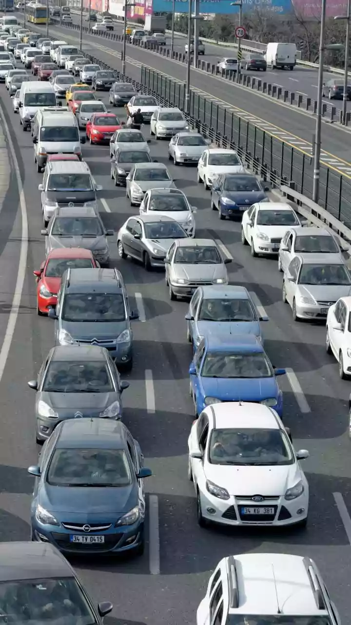 Delhi AI Traffic Signals Will Adjust Timing To Real-Time Road Conditions