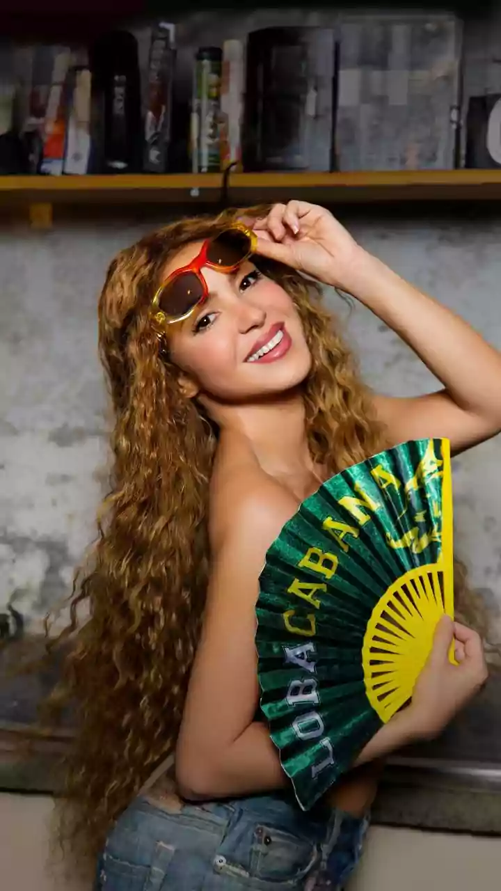Shakira chega ao Brasil em jato executivo avaliado em R$ 340 milhões
