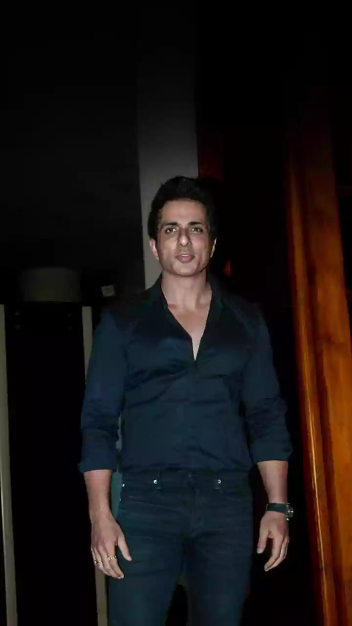 Sonu Sood Visits Varahi Gaushala In Gujarat, Donates ₹11 Lakh For Animal Welfare | Video