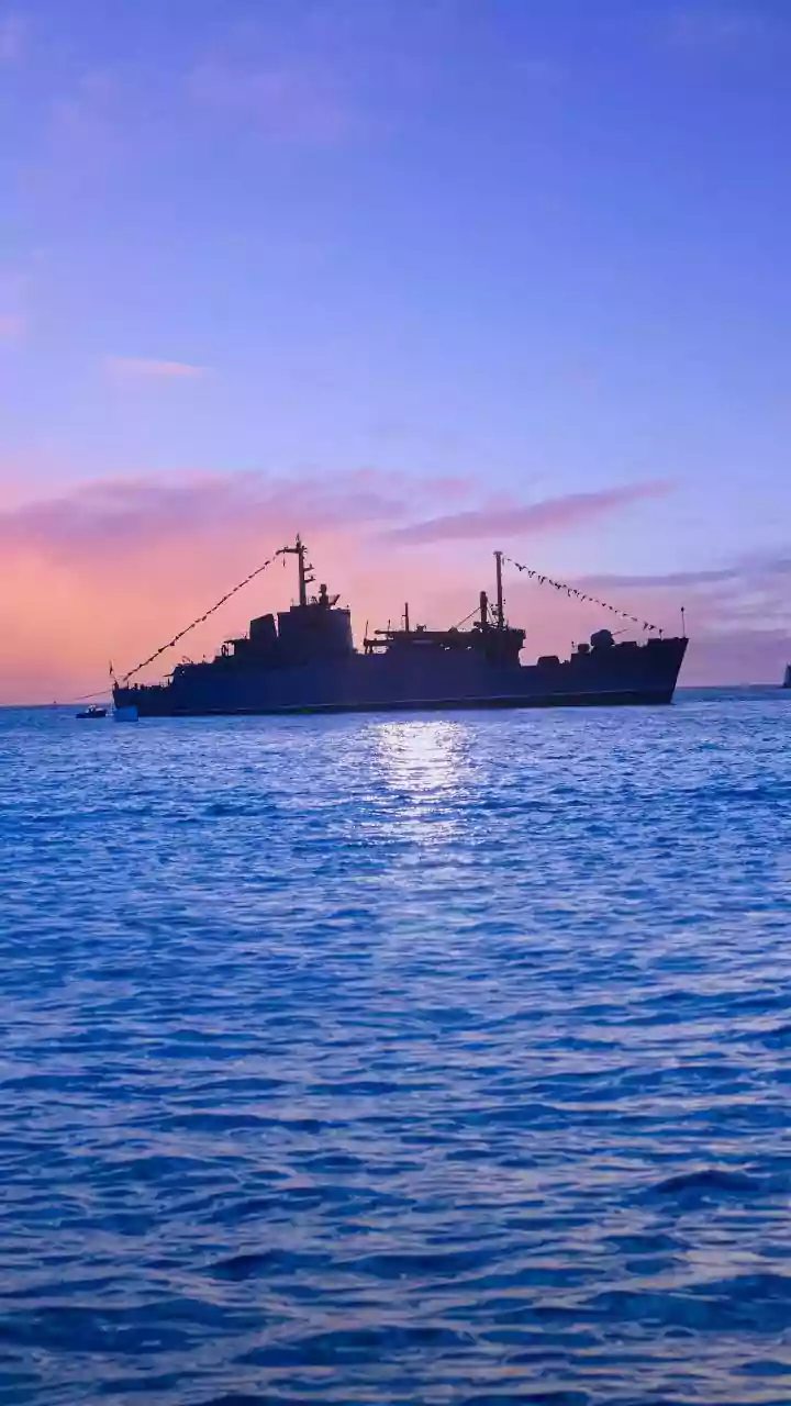 ‘Massive Armada’ heading to Iran, Trump warns nuclear deal time running out