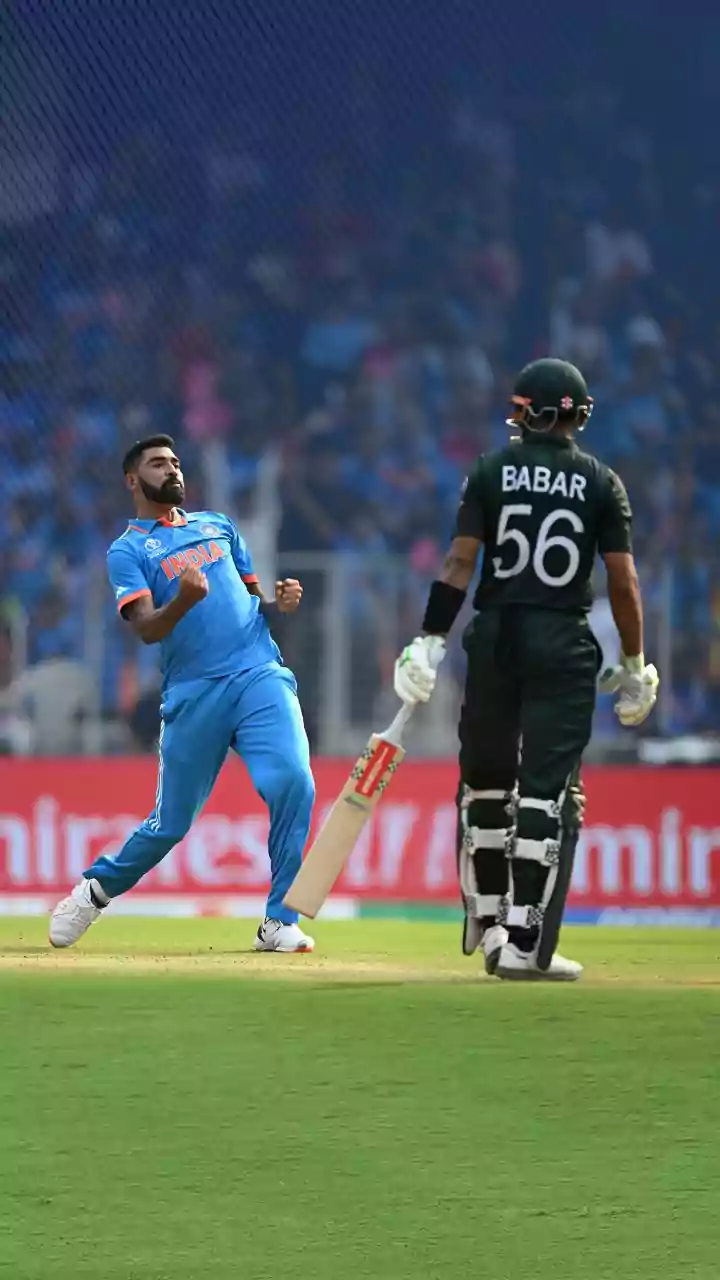 IND vs PAK: ভারতের বিরুদ্ধে ম্য়াচ জেতালে কেউ দেবেন ভোজ, কেউ ভাঙবেন অবসর! পাক প্রাক্তনীদের কাছেই ট্রোলড বাবর