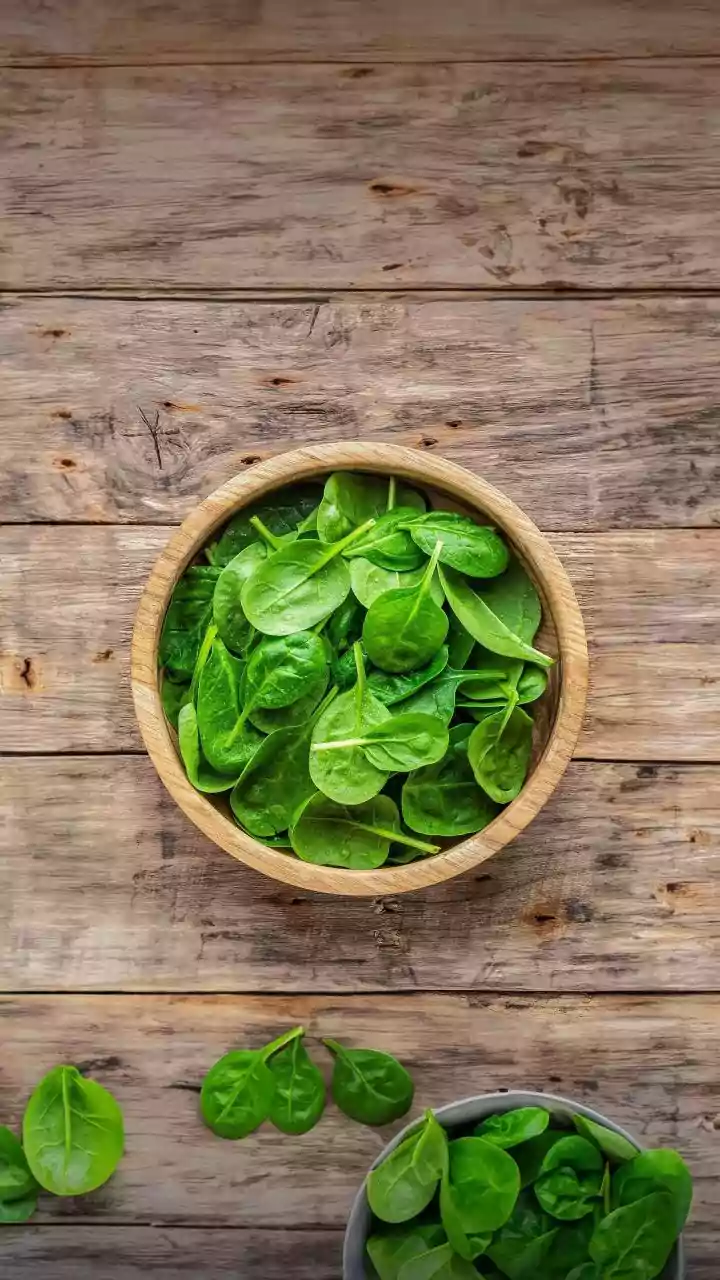 Unlocking Spinach's Secrets: Raw vs. Cooked!