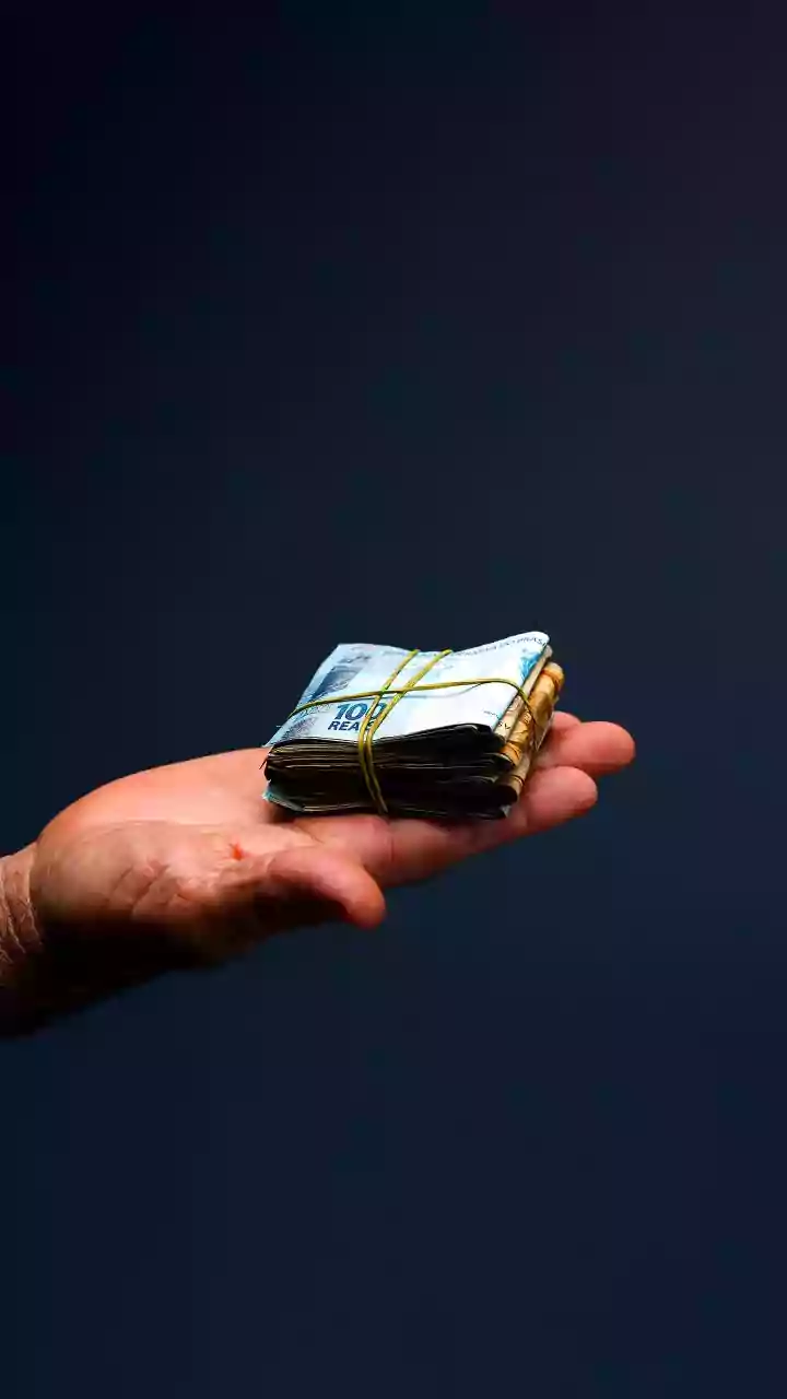 Simpatias que as pessoas fazem no início do mês para tentar melhorar a vida financeira