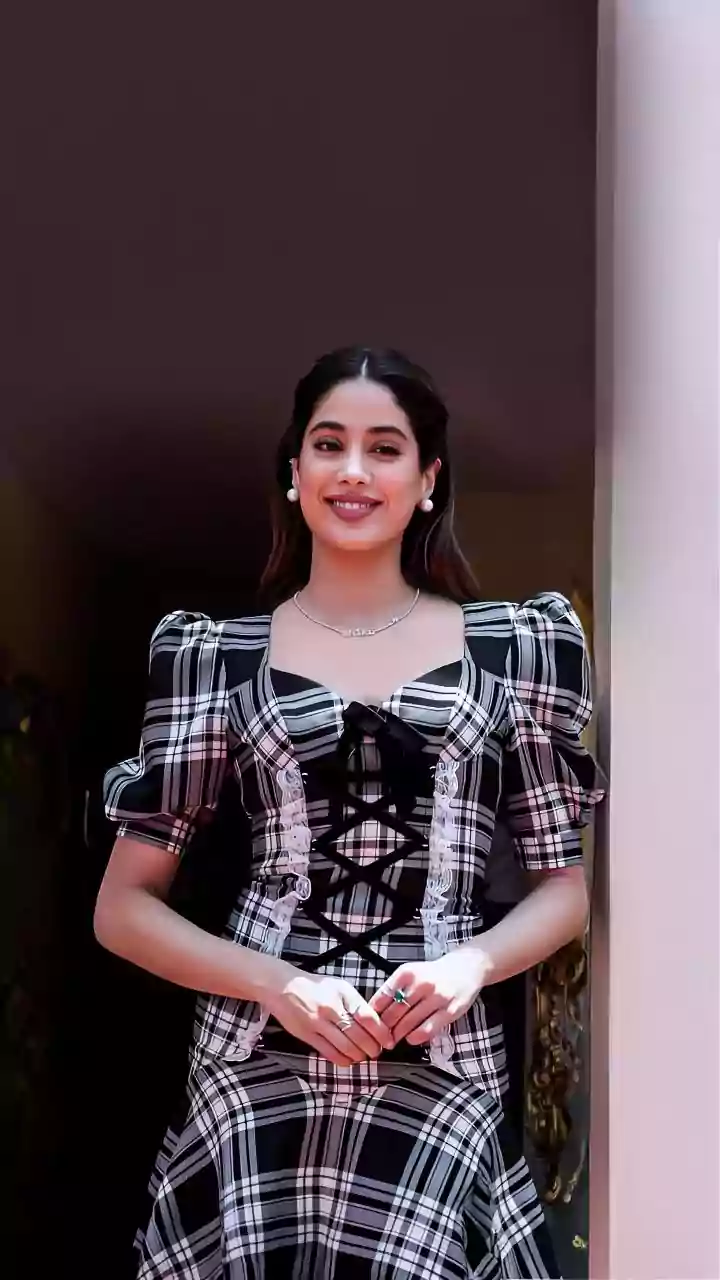 Janhvi Kapoor's Chic Swiss Getaway: Mastering Preppy & Practical Holiday Style