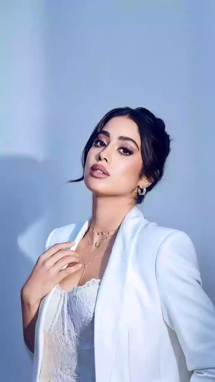 Janhvi Kapoor Celebrates Her 29th Birthday With A Luxe Keto Cake And Five-Course Menu