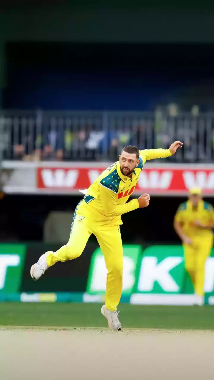 [WATCH] Matt Short takes stunning one-hand return catch to dismiss Marnus Labuschagne