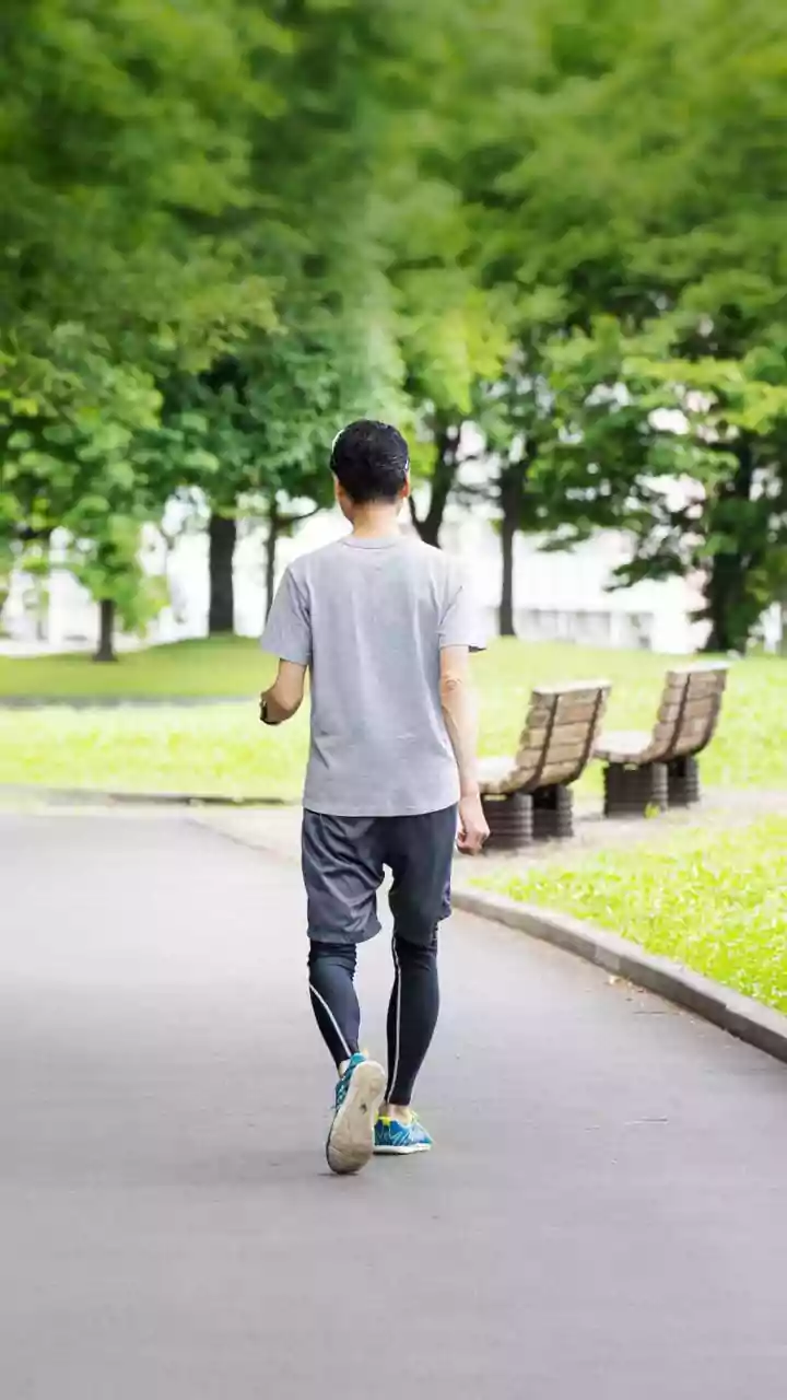 Why Desk Workers Choose Zone-2 Brisk Walking Over High-Impact Workouts For Energy