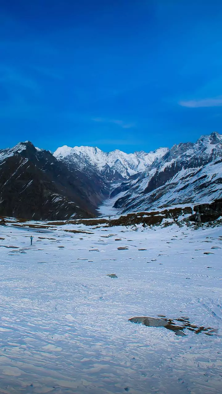 Valley witnesses sub-zero temperatures; Sonamarg coldest at minus 5.8 degrees Celsius