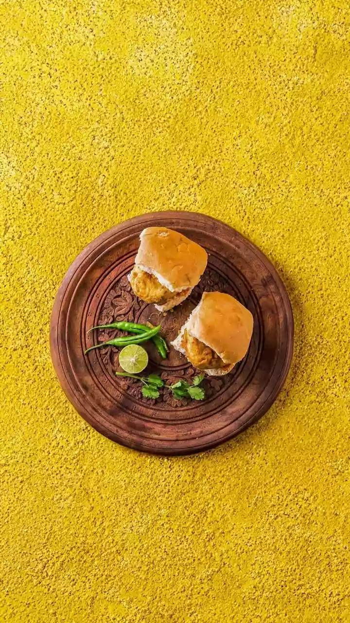 Taste of Maharashtra: 10 Iconic Street Foods You Absolutely Must Try!