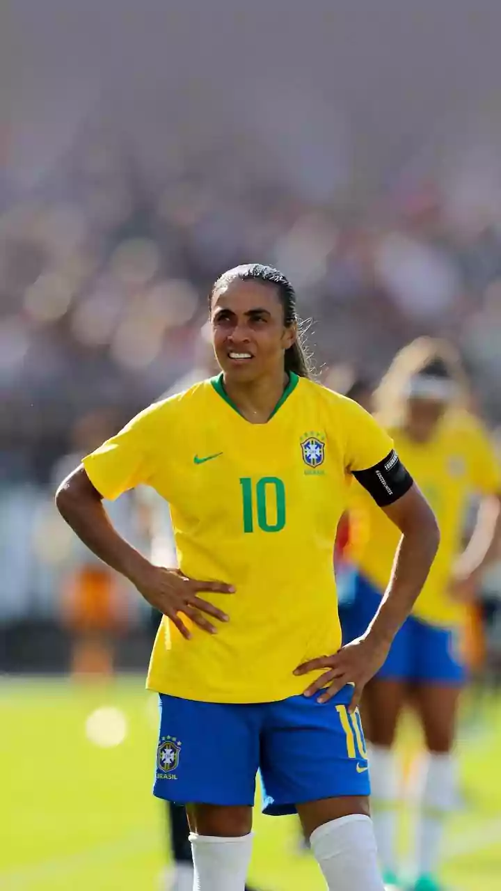 Quem é quem no filme sobre jogadora Marta. Veja fotos e compare