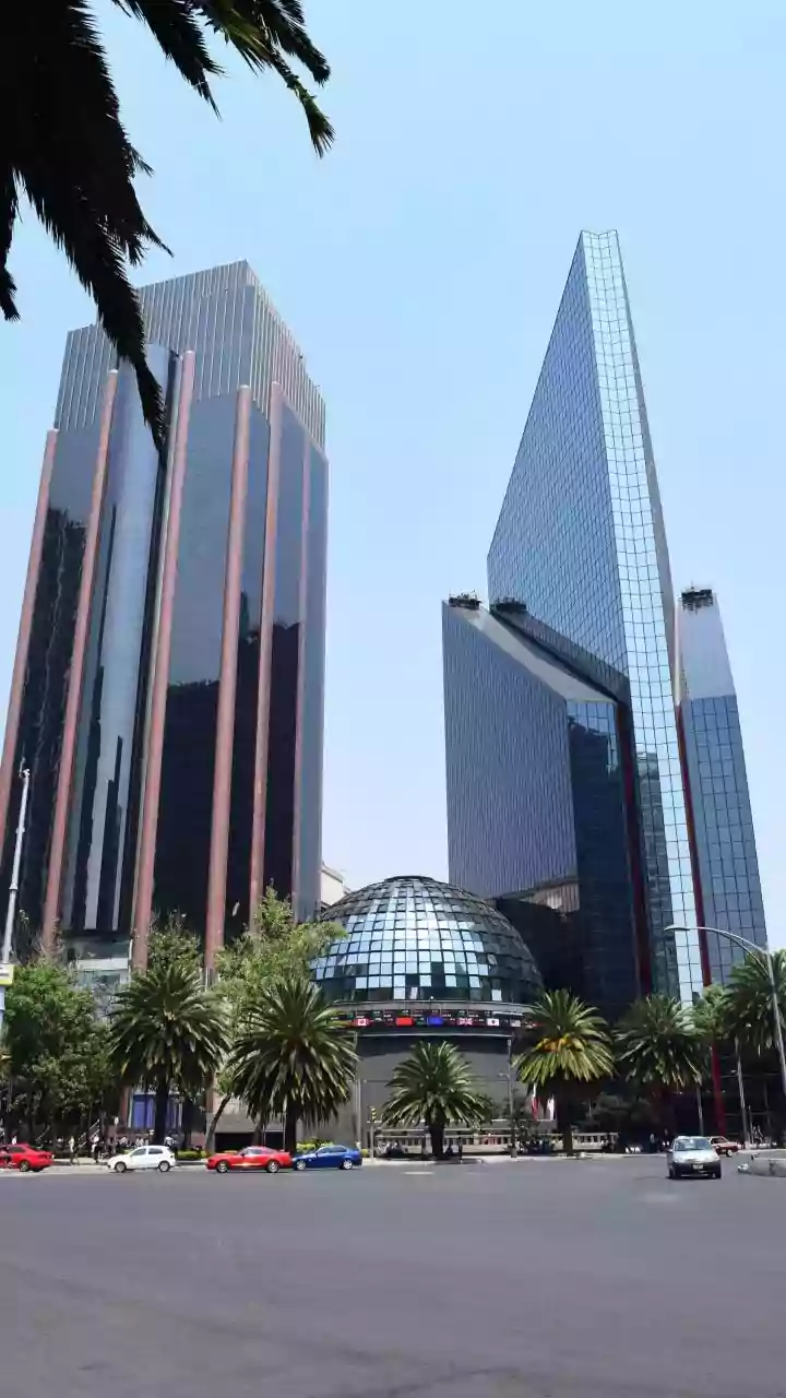 Why Watching Exchange Rates Can Help Before Making Big International Payments