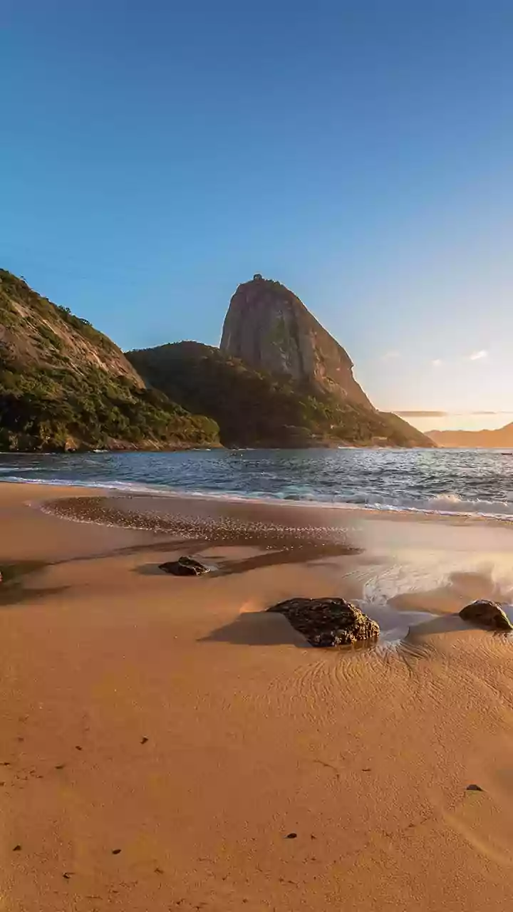 Conheça 3 praias brasileiras em que o nudismo é permitido (ou obrigatório)