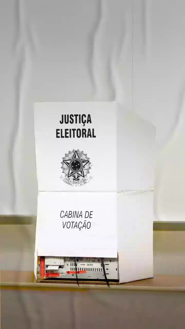 Pesquisa Datafolha mostra Lula 10 pontos à frente de Flávio Bolsonaro nas intenções de voto