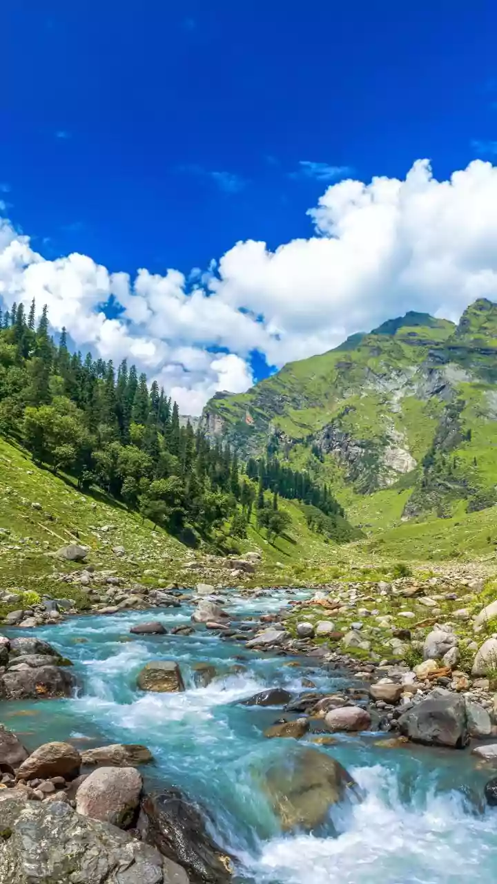 India's Top 8 April Escapes: Beat the Heat & Embrace Adventure!