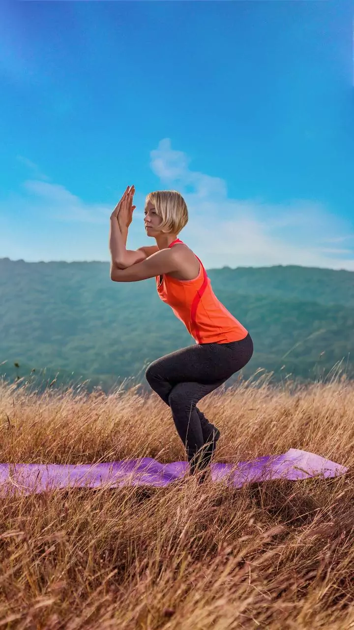 Cat-Cow Yoga For Beginners In Context: A Short Routine Without Complex Equipment