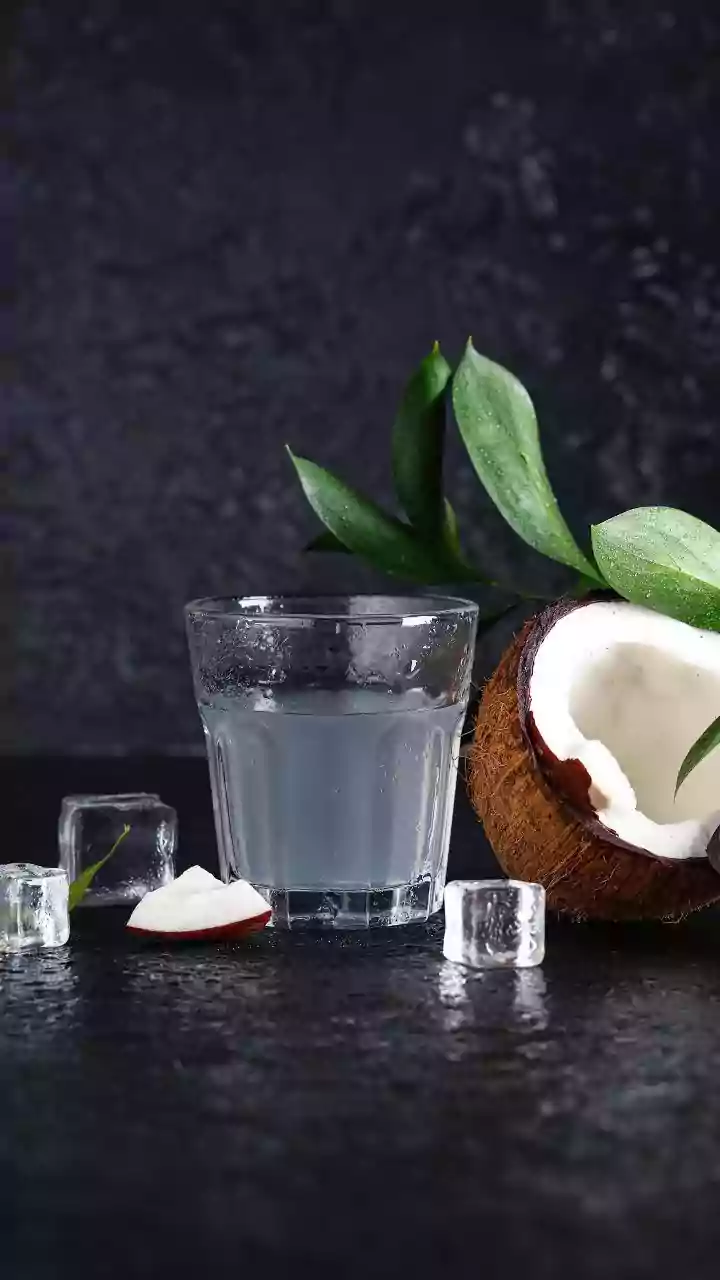 Coconut water rock salt and lemon sports drinks keep athletes hydrated in heat