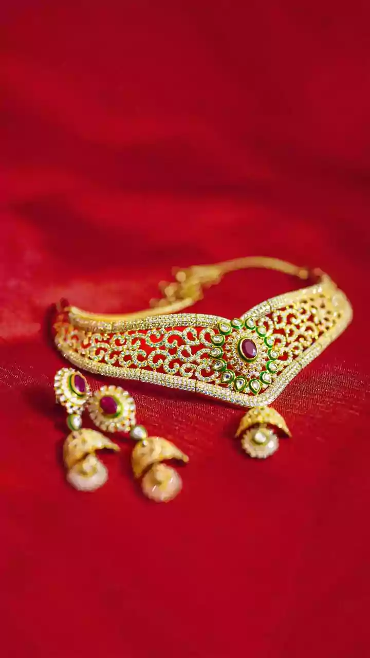 Bihar jewellers ban sale of gold to people wearing helmets, hijabs citing security concerns