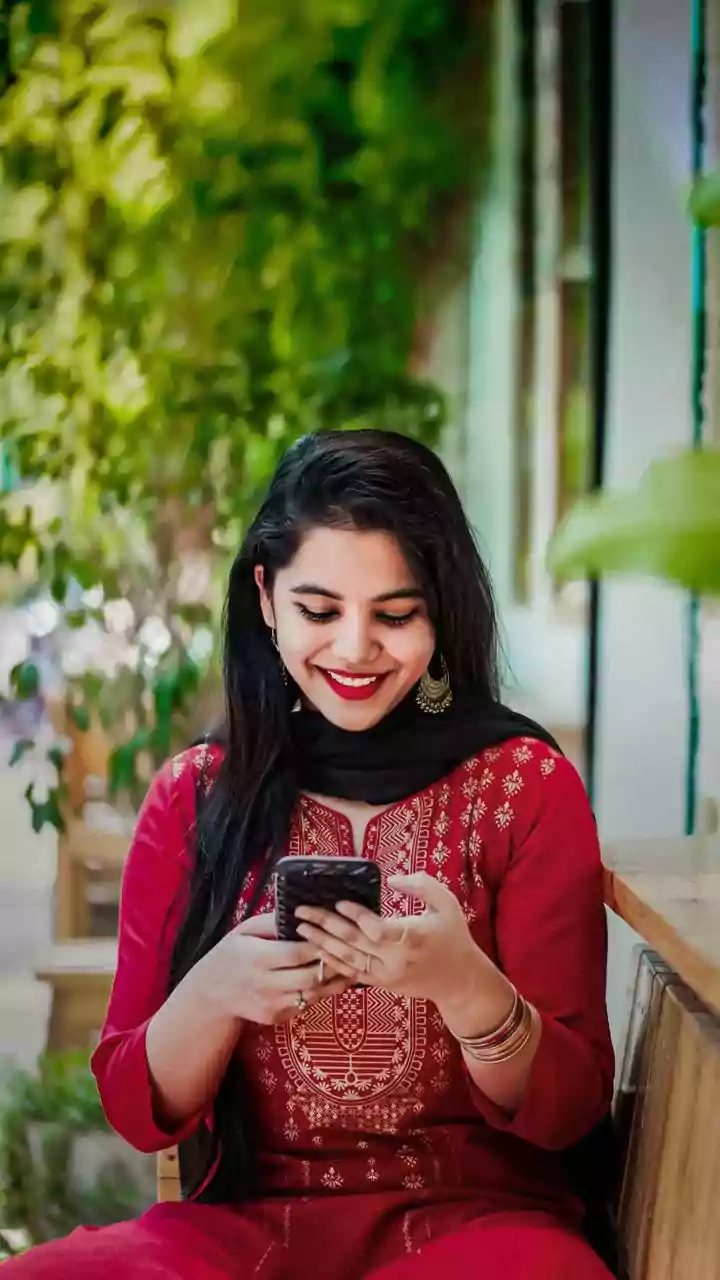 How Gen Z Uses Spare Change Round-Ups To Build Long-Term Mutual Fund Savings