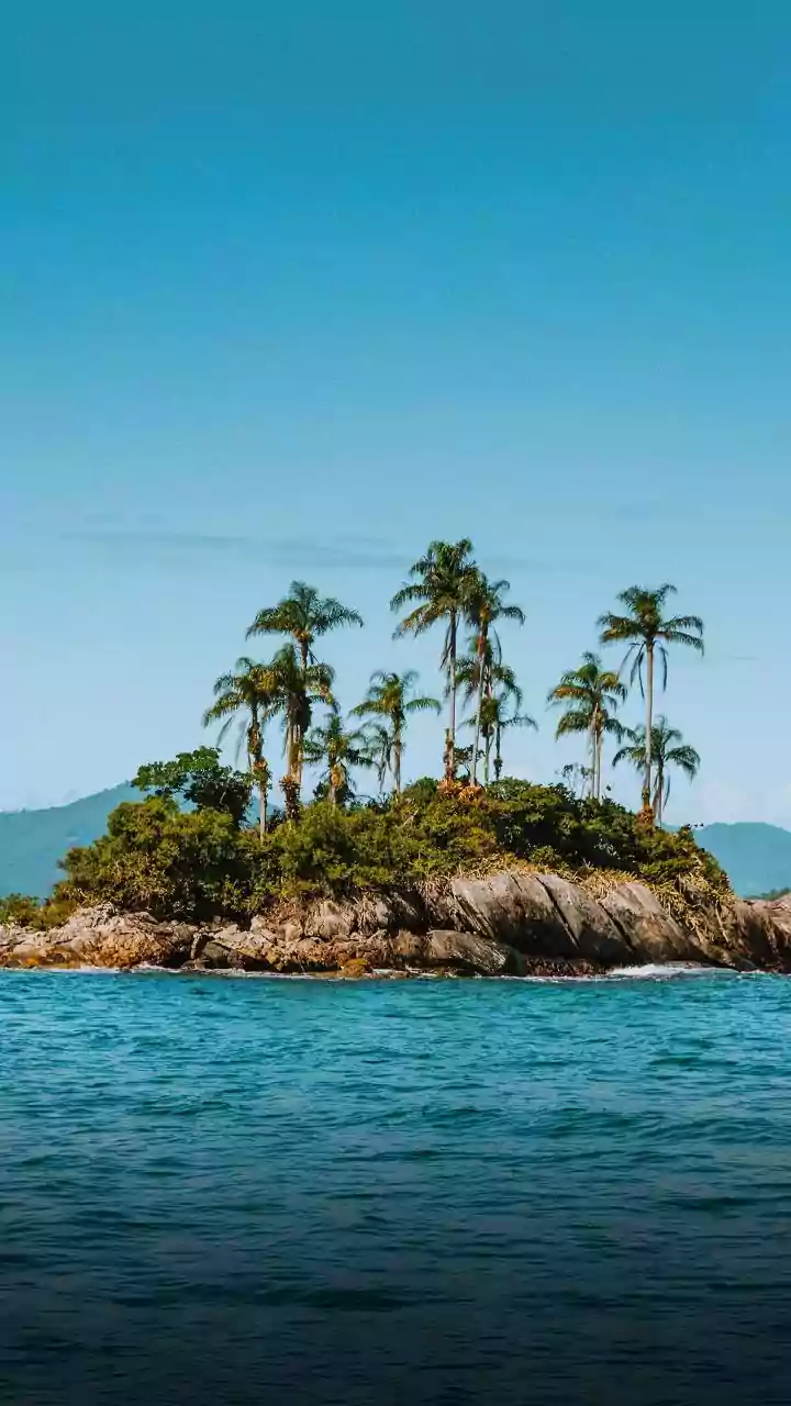 Discover Earth's Giants: A Top 10 List of the World's Largest Islands