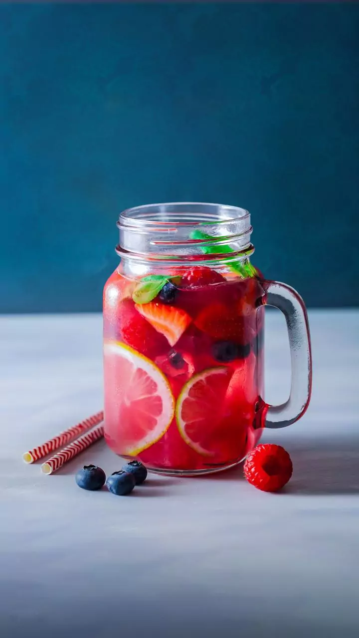 Cold-Pressed Fruit Vinegar Shrubs Offer Urban Diners Low-Sugar Refreshment Options Over Standard Drinks