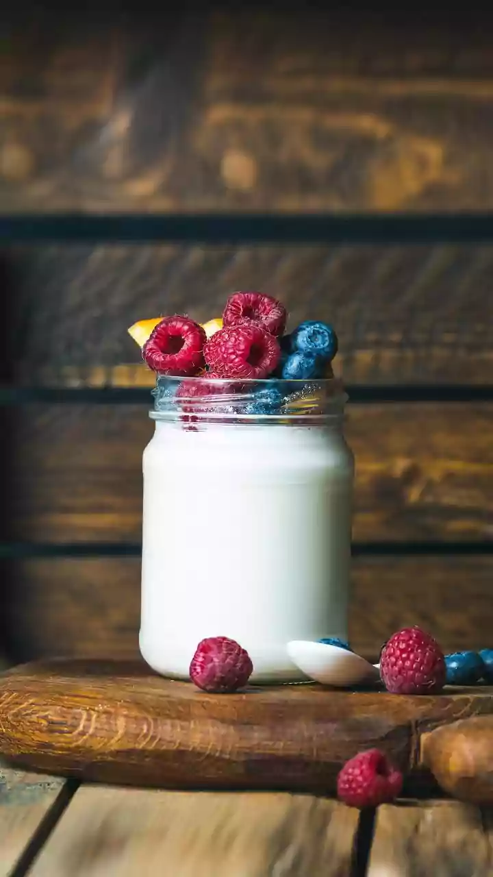 Yoghurt and Berries Make a Quick Breakfast With Natural Sweetness