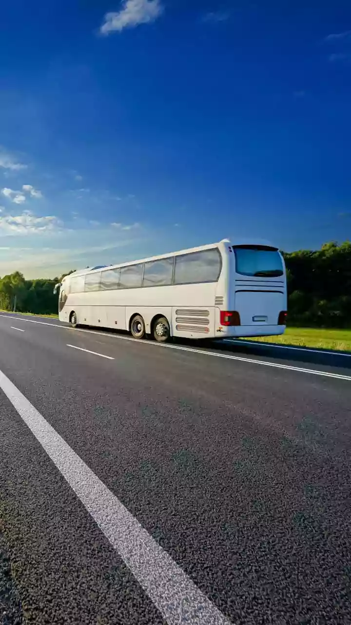 3 dead, 8 injured in bus-truck collision on Ahmedabad-Vadodara Expressway