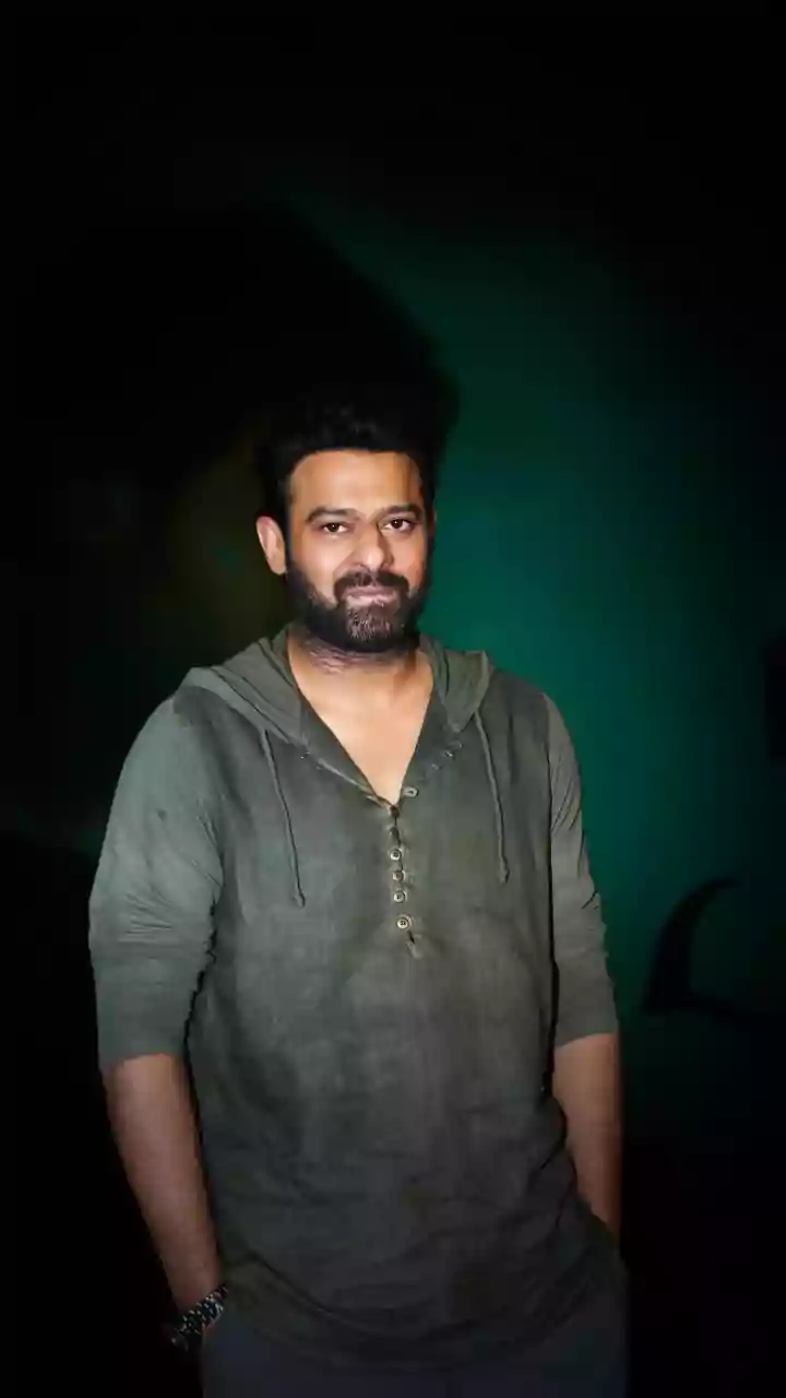 The Raja Saab Fans Go Wild! From Dancing On Roads To Carrying ‘Crocodiles’ — It’s Absolute Madness!