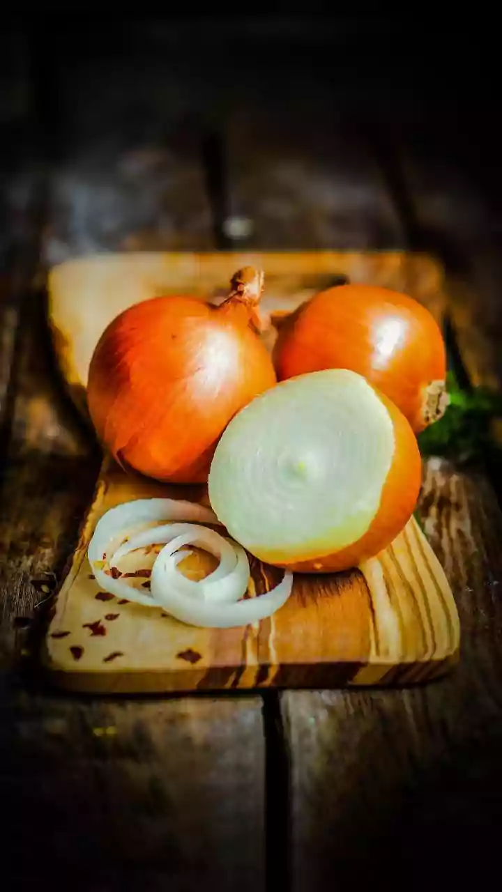 Onion for Hair Growth: Juice, Oil, or Shampoo – What's Your Best Bet?