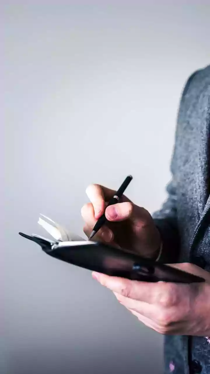 AI Meeting Assistants Versus Handwritten Notes: Finding The Right Productivity Balance