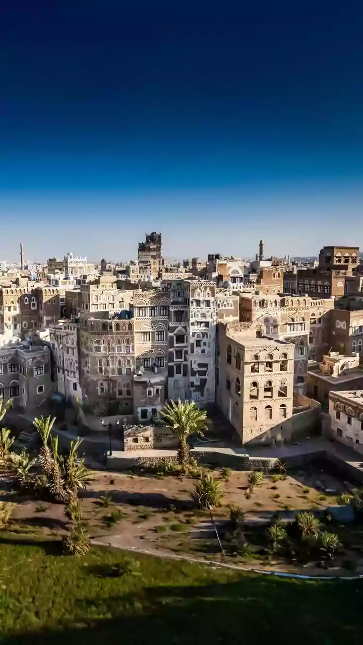 Young Indian backpackers discover Baku hidden spots using budget flights and quick online e-visas