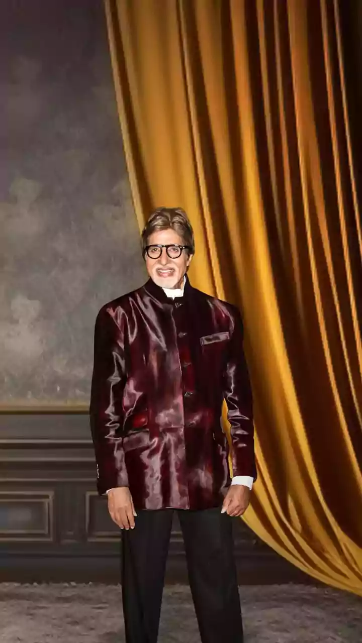 Ikkis: Amitabh Bachchan Shares Thoughts on Grandson Agastya Nanda's Movie, Remarks 'When He Appears On Screen, He Captivates All Attention'