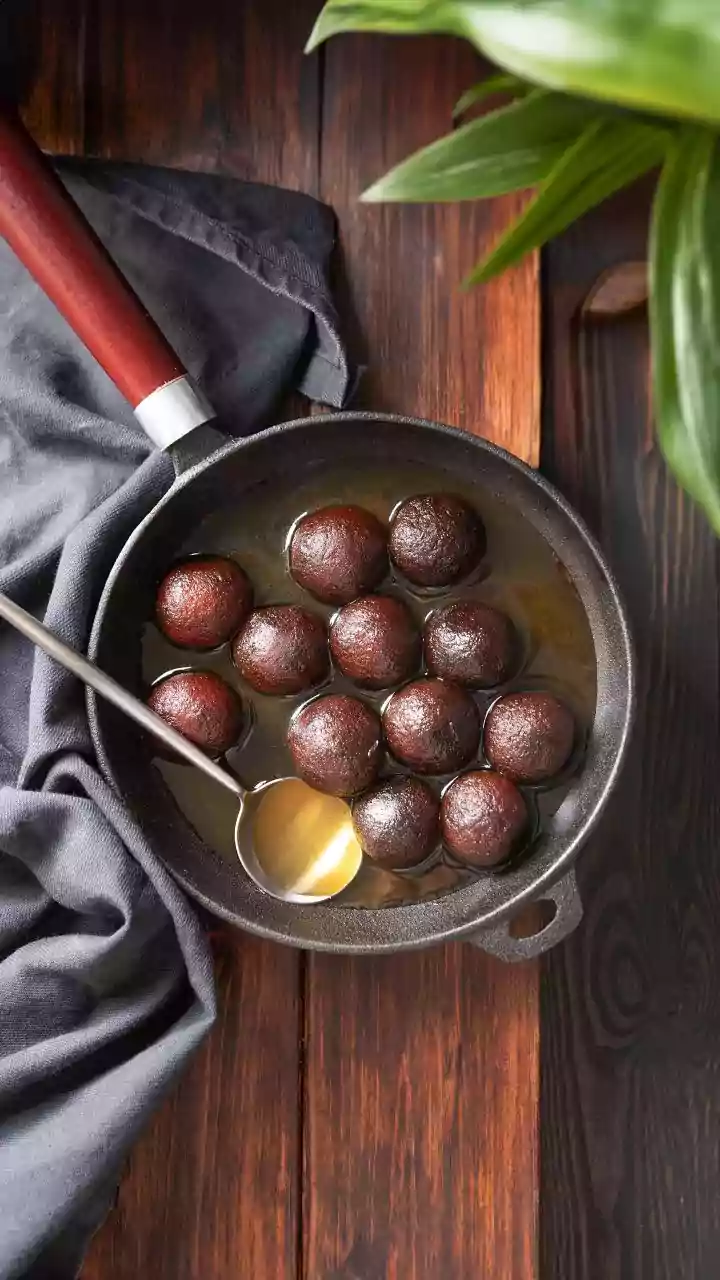 Palang Tod: The Varanasi Sweet That Is Cooked Over Cow Dung Fire Over 12 Hours