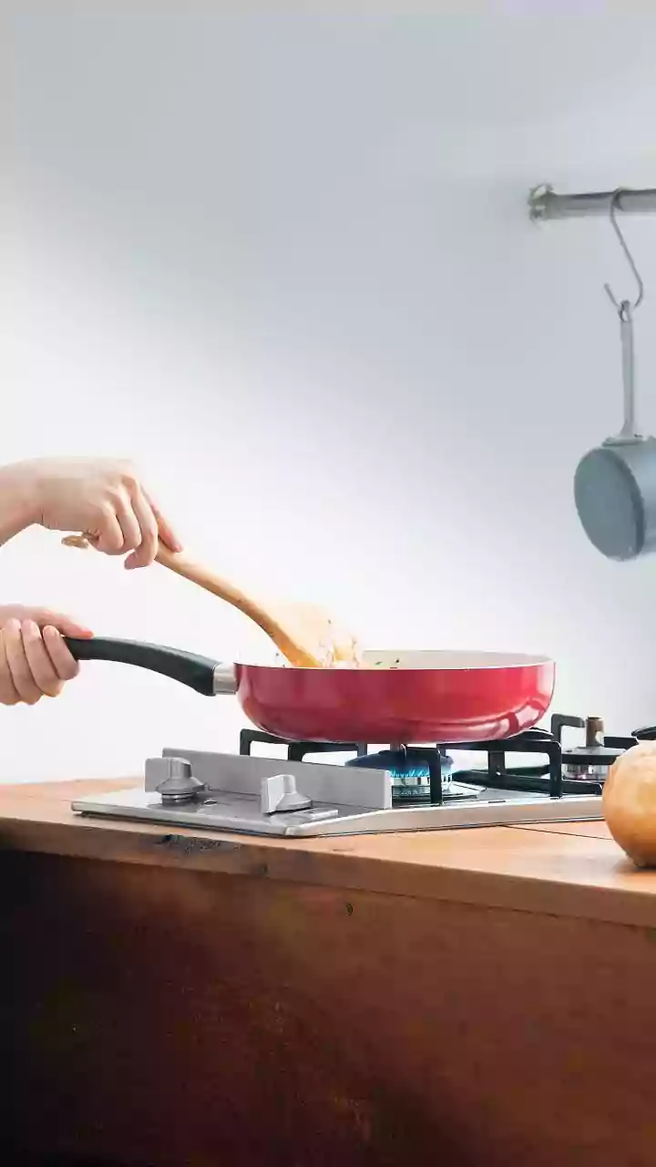Continuous Stirring Keeps Salted Peanuts From Roasting Unevenly