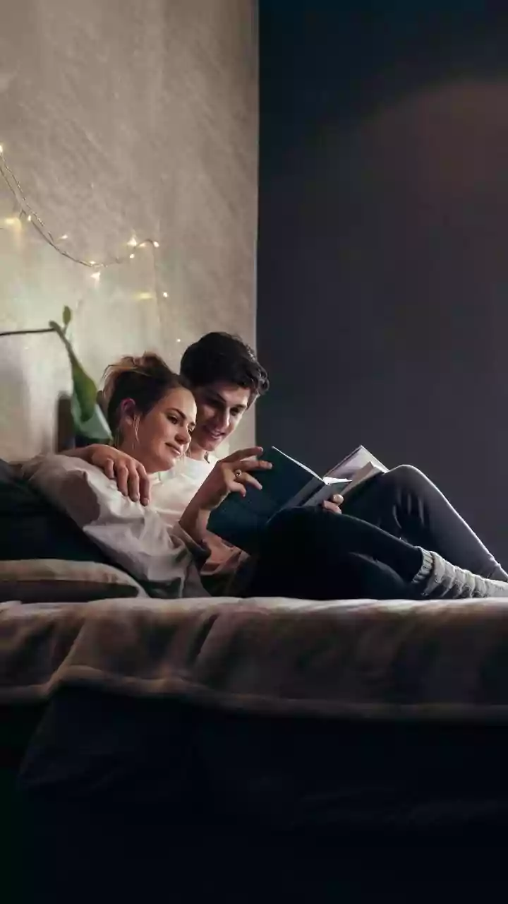 What Is 'Colour Hunting Date' Trend? This Is Romantic Couple's New Way Of Spending Quality Time In Relationship