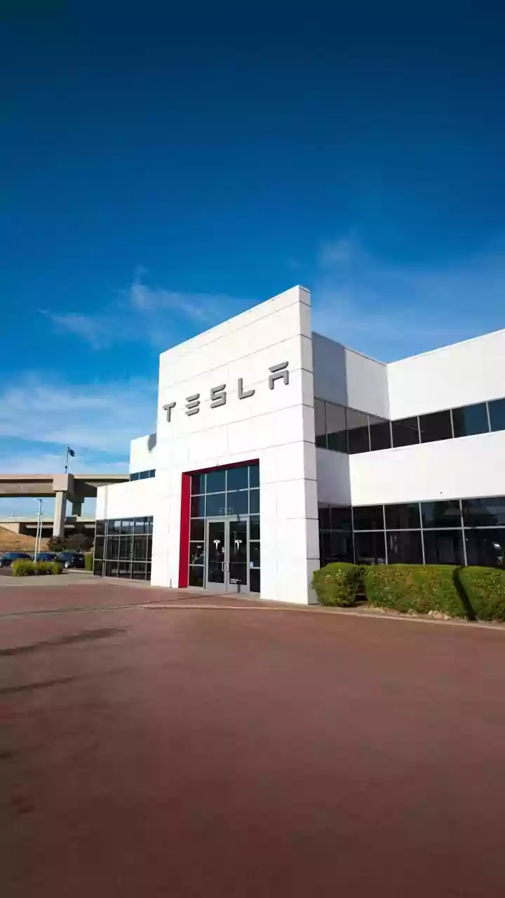 Viral Tesla Video Shows Its Display Tracking Chaotic Gurugram Traffic