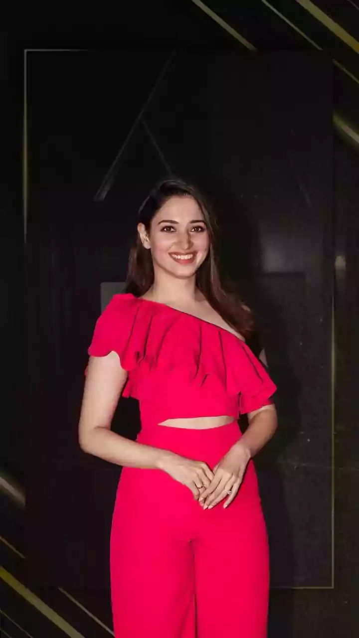 Inside Tamannaah Bhatia's Intimate Christmas Eve At Home: Satin Pyjamas, Marshmallows & More
