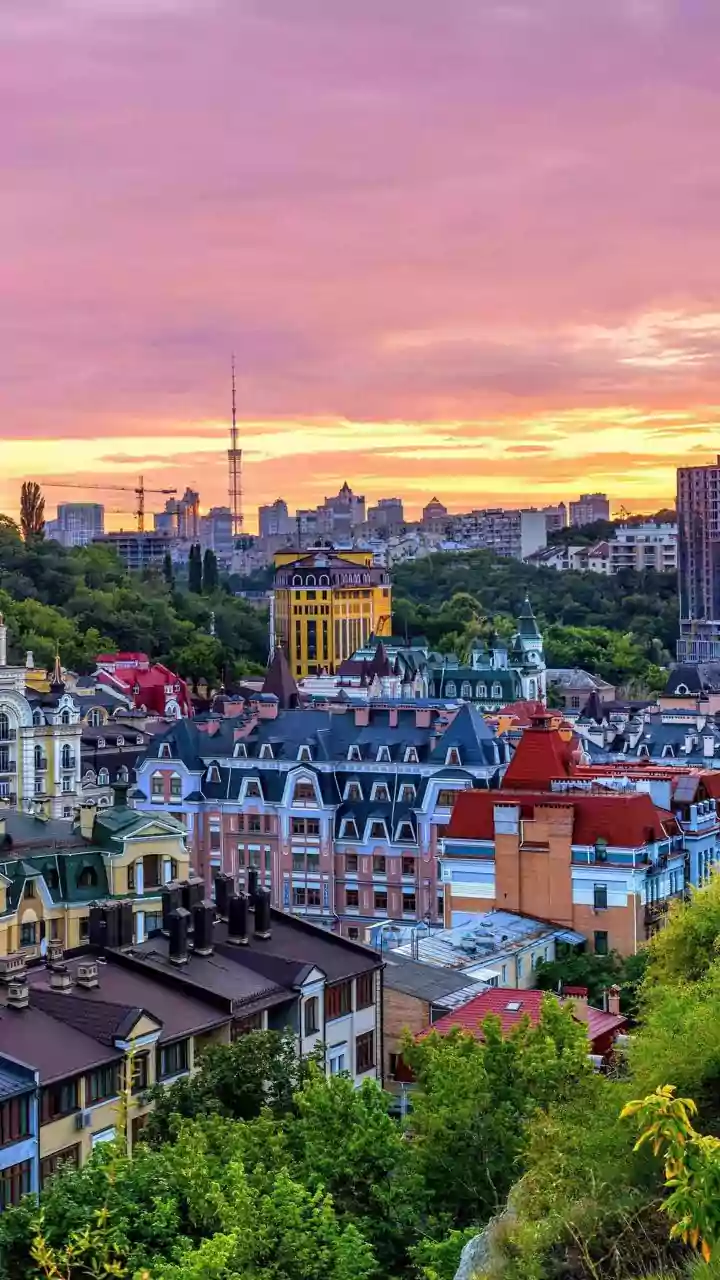 Kyiv Under Fire Again: Massive Russian Missile Attack Triggers Dozens of Explosions