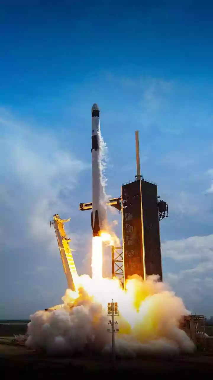 SpaceX's Busy Year: Satellites, Failures, and Future