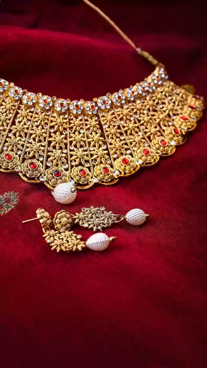 Gold Rate In Hyderabad Today (December 30, 2025): Check Prices Of 24K, 22K And 18K
