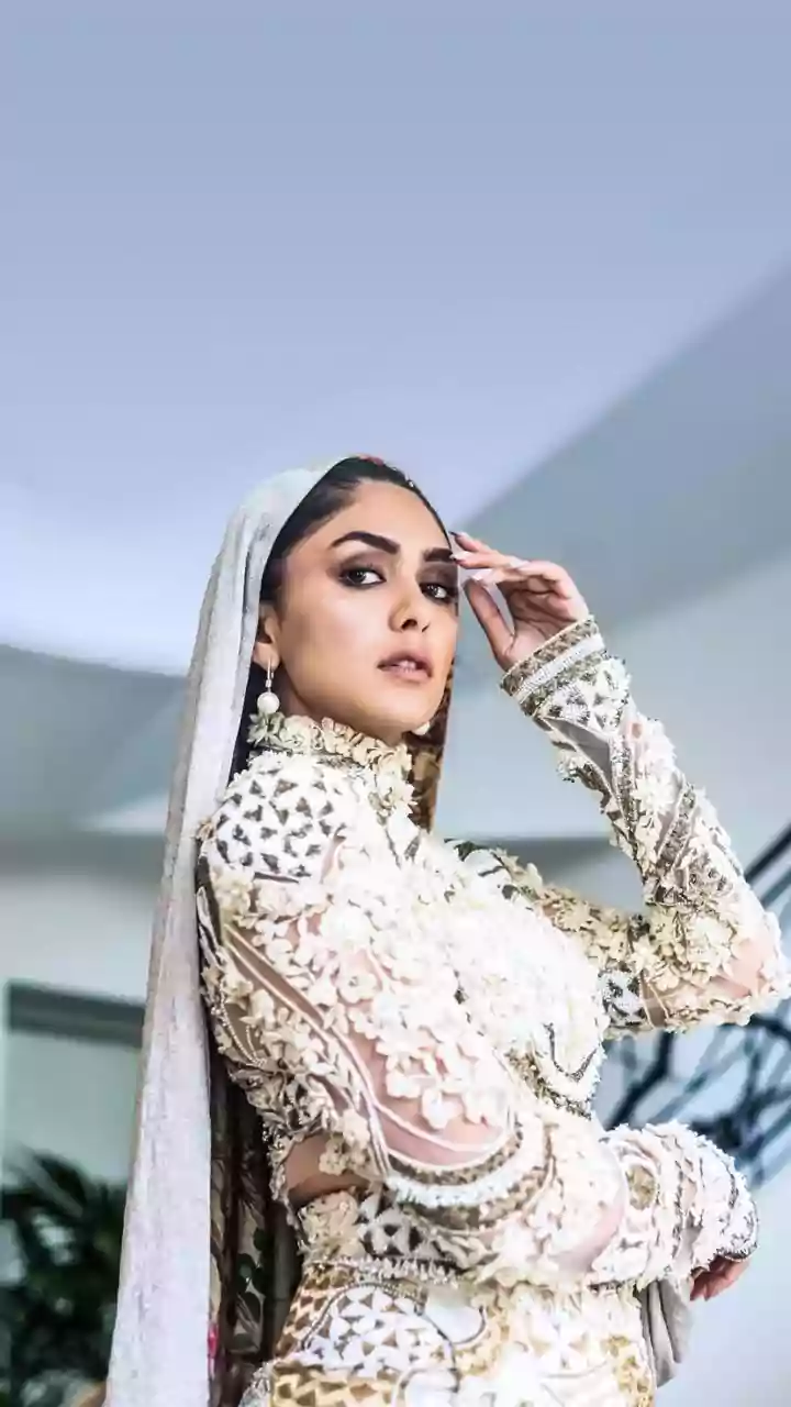 Mrunal Thakur's Monochrome Power Play: The Art of Elevating Ethnic Wear