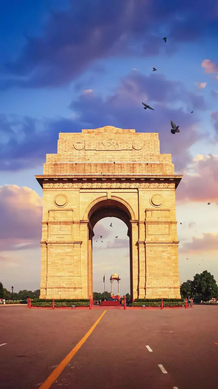 Fog throws Delhi travel plans off track—flights and trains delayed