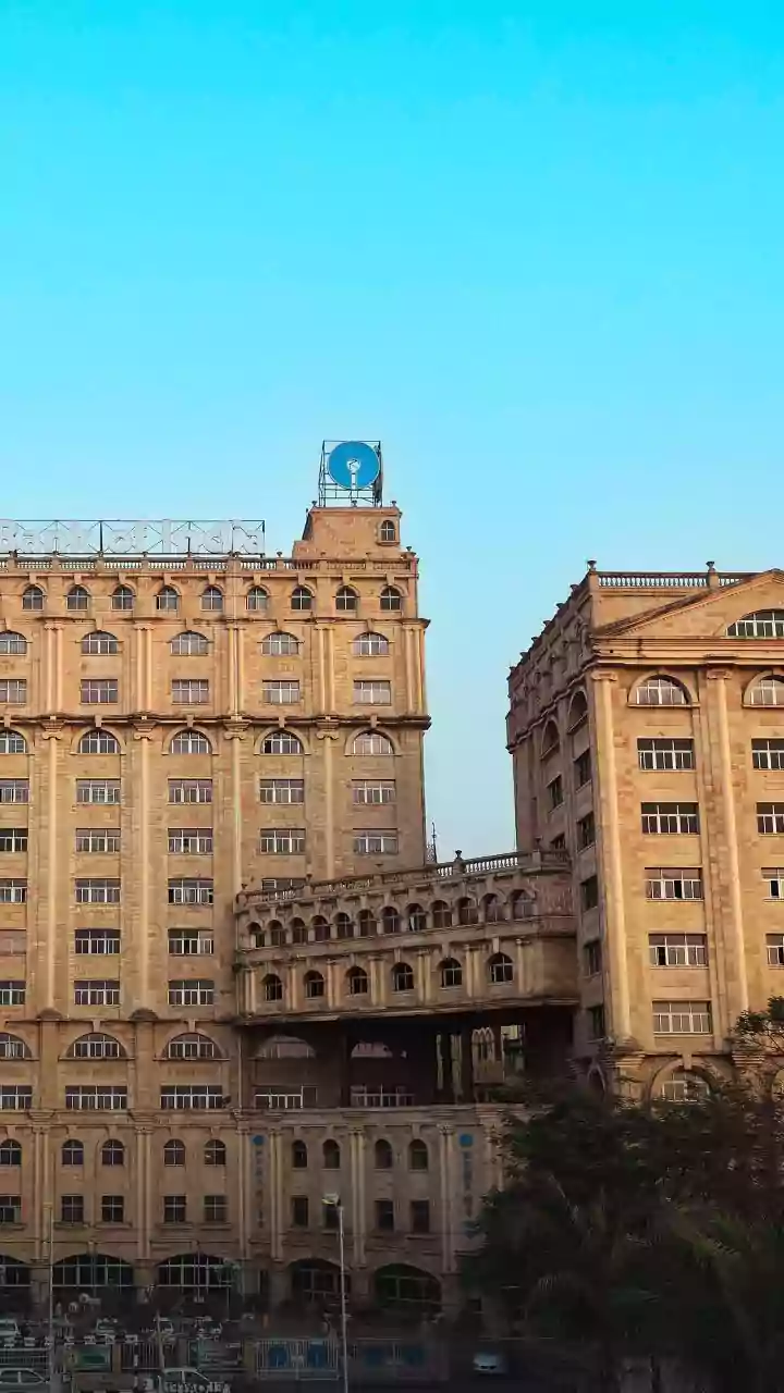 HDFC Regalia Gold and SBI Card tighten airport lounge access